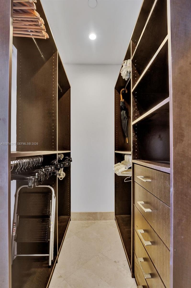 THE DECOPLAGE CONDO - Residential