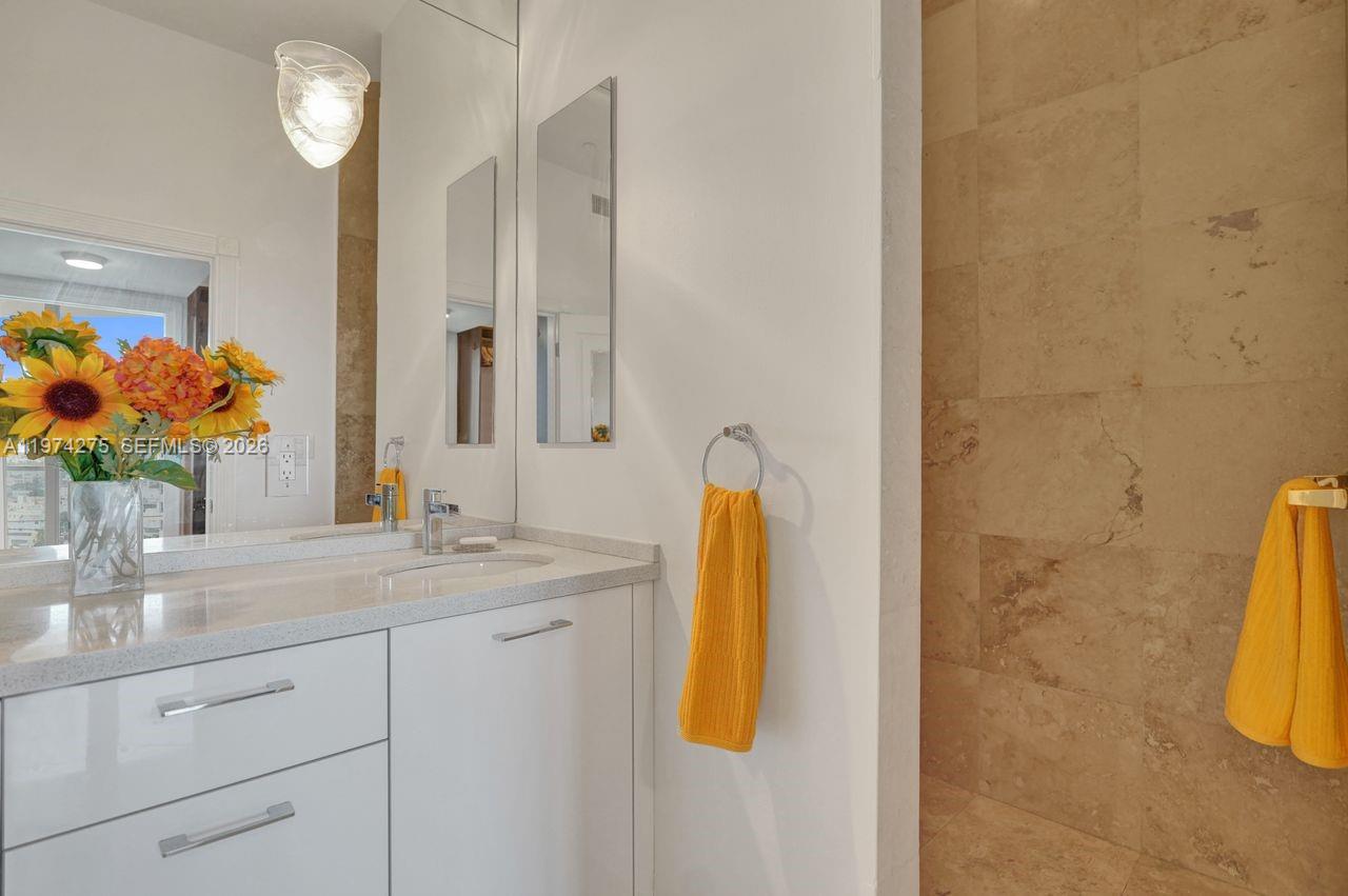 THE DECOPLAGE CONDO - Residential