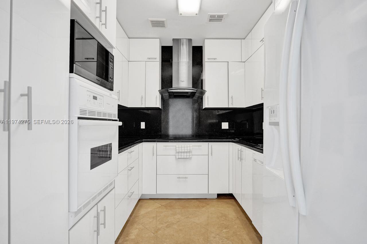 THE DECOPLAGE CONDO - Residential