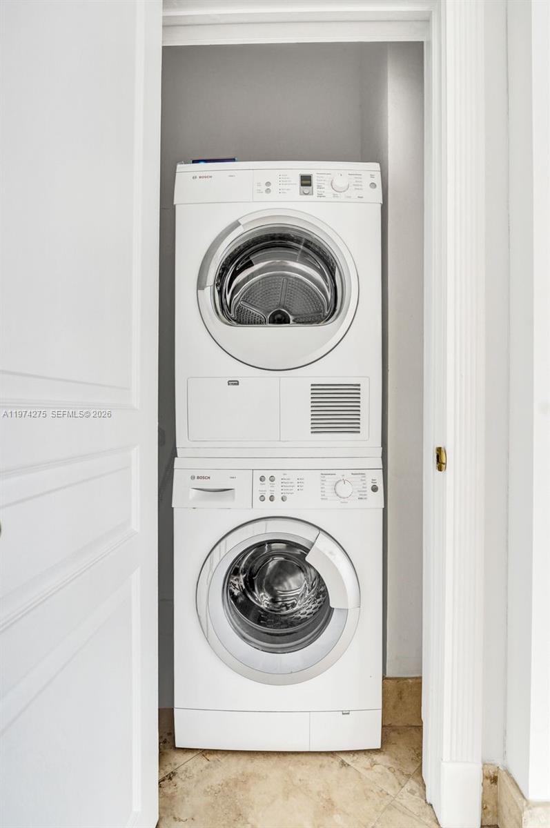 THE DECOPLAGE CONDO - Residential