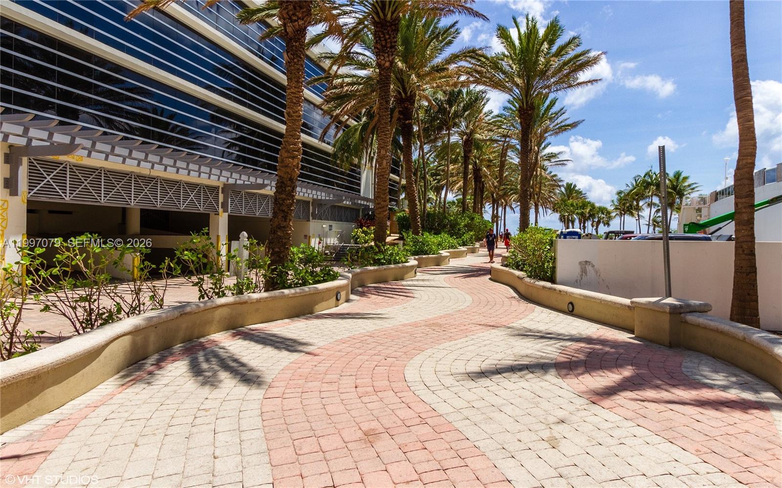 THE DECOPLAGE CONDO - Residential Lease