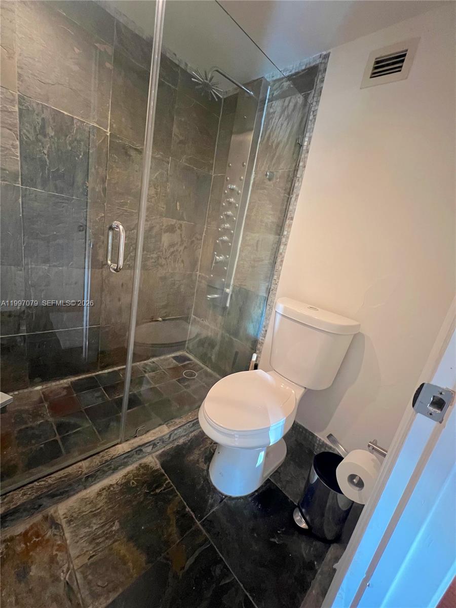 THE DECOPLAGE CONDO - Residential Lease