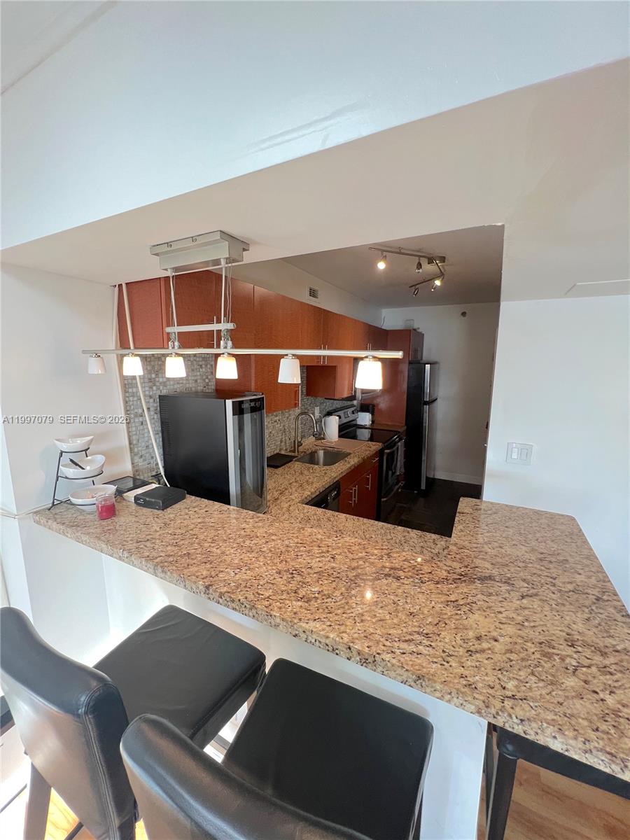 THE DECOPLAGE CONDO - Residential Lease