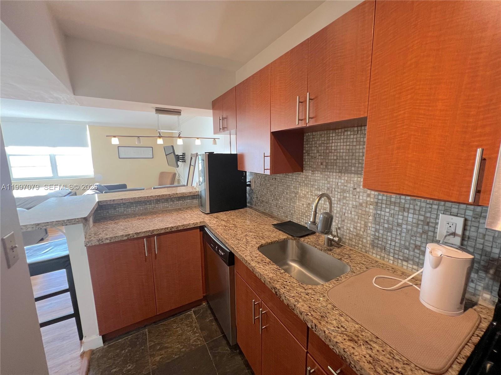 THE DECOPLAGE CONDO - Residential Lease