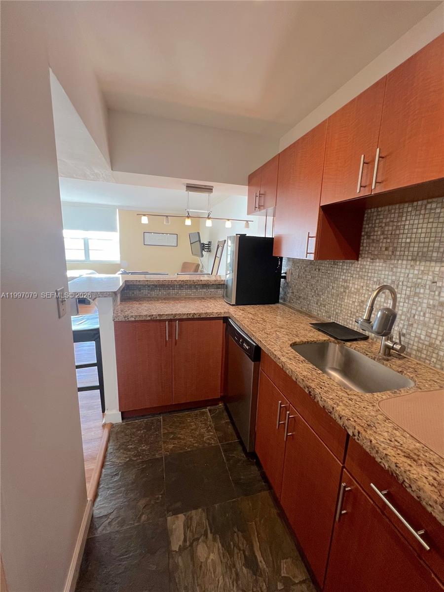 THE DECOPLAGE CONDO - Residential Lease