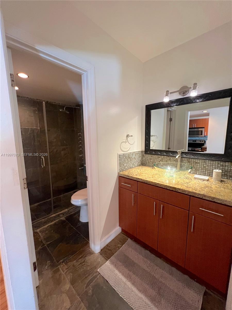 THE DECOPLAGE CONDO - Residential Lease