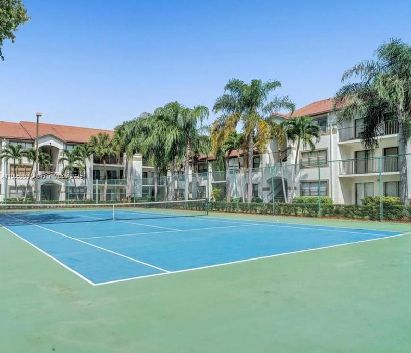 HOLLYWOOD PARC CONDOMINIU - Residential Lease