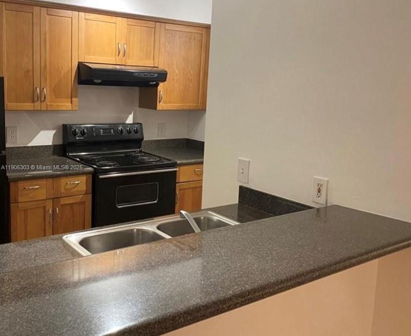 HOLLYWOOD PARC CONDOMINIU - Residential Lease