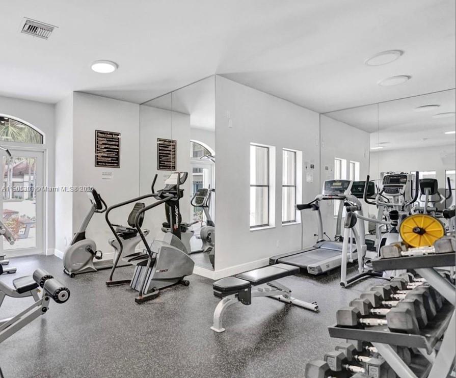 HOLLYWOOD PARC CONDOMINIU - Residential Lease