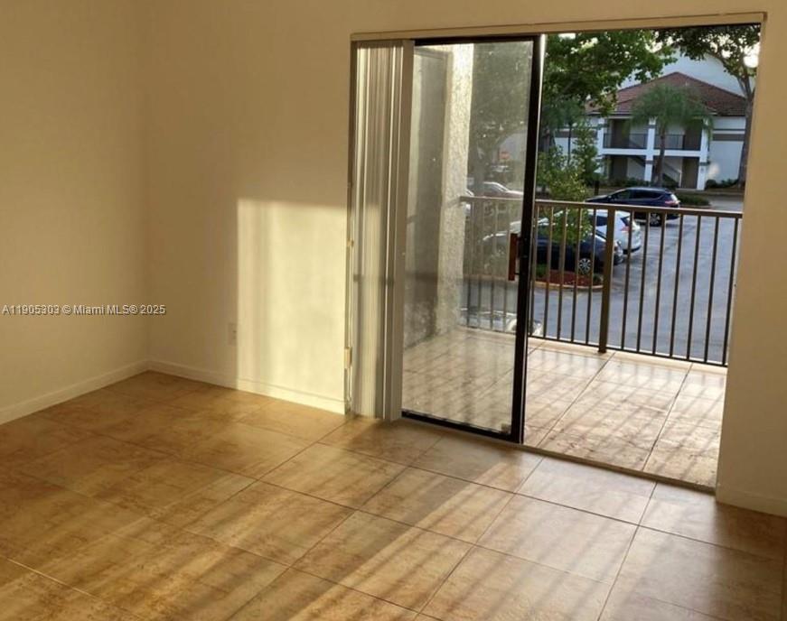 HOLLYWOOD PARC CONDOMINIU - Residential Lease