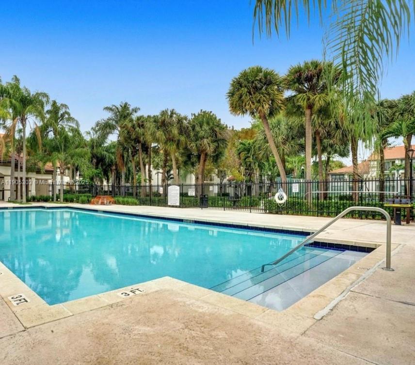 HOLLYWOOD PARC CONDOMINIU - Residential Lease