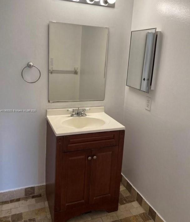 HOLLYWOOD PARC CONDOMINIU - Residential Lease