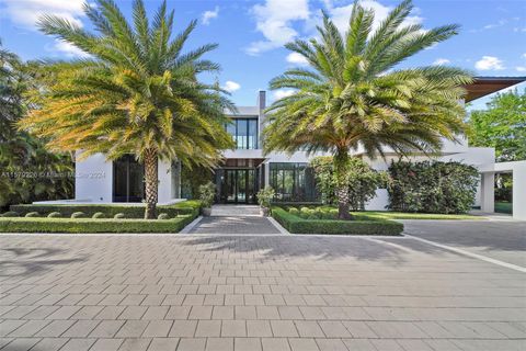 A home in Pinecrest