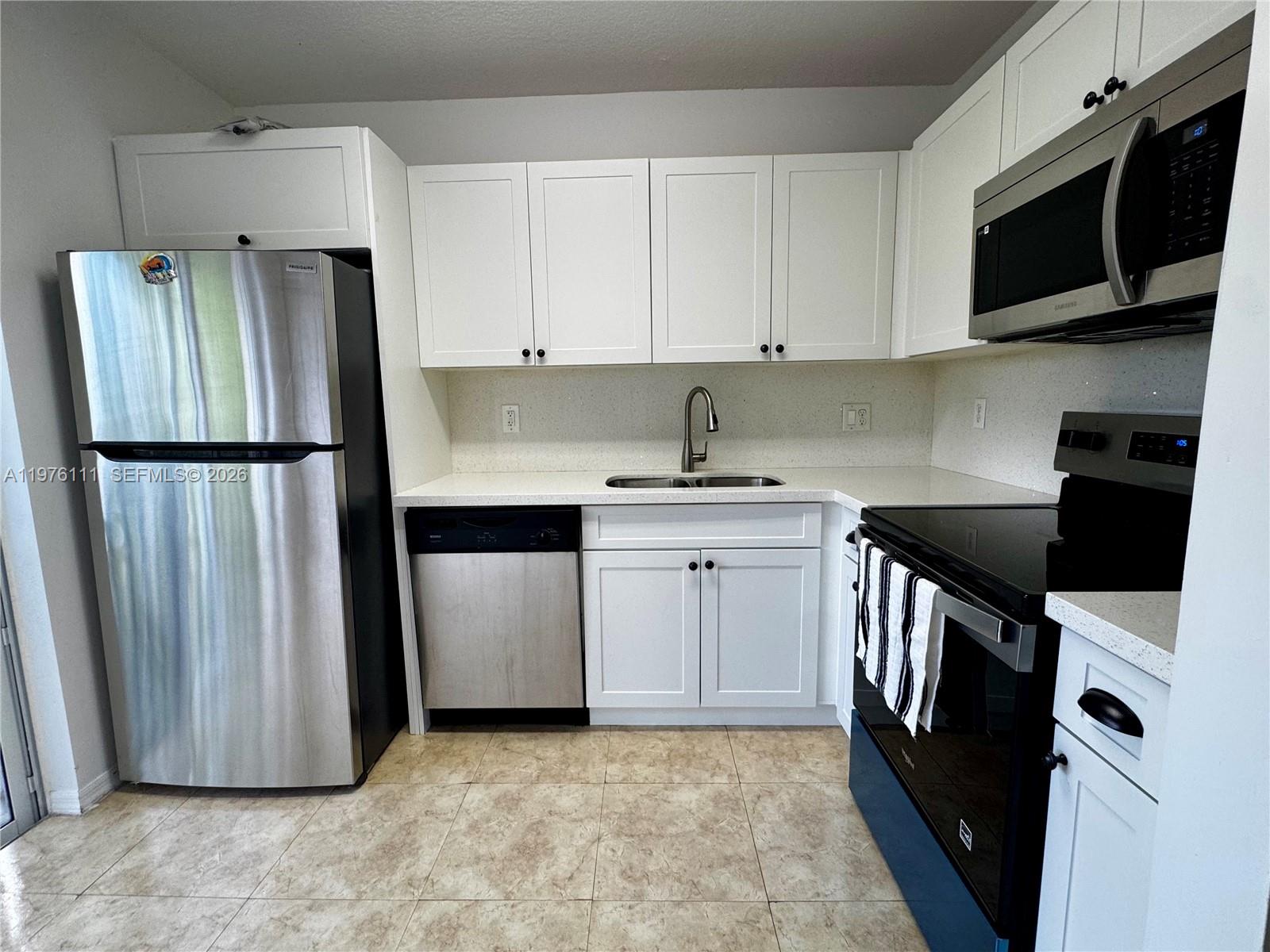 THE VILLAS AT SNAPPER VIL - Residential Lease