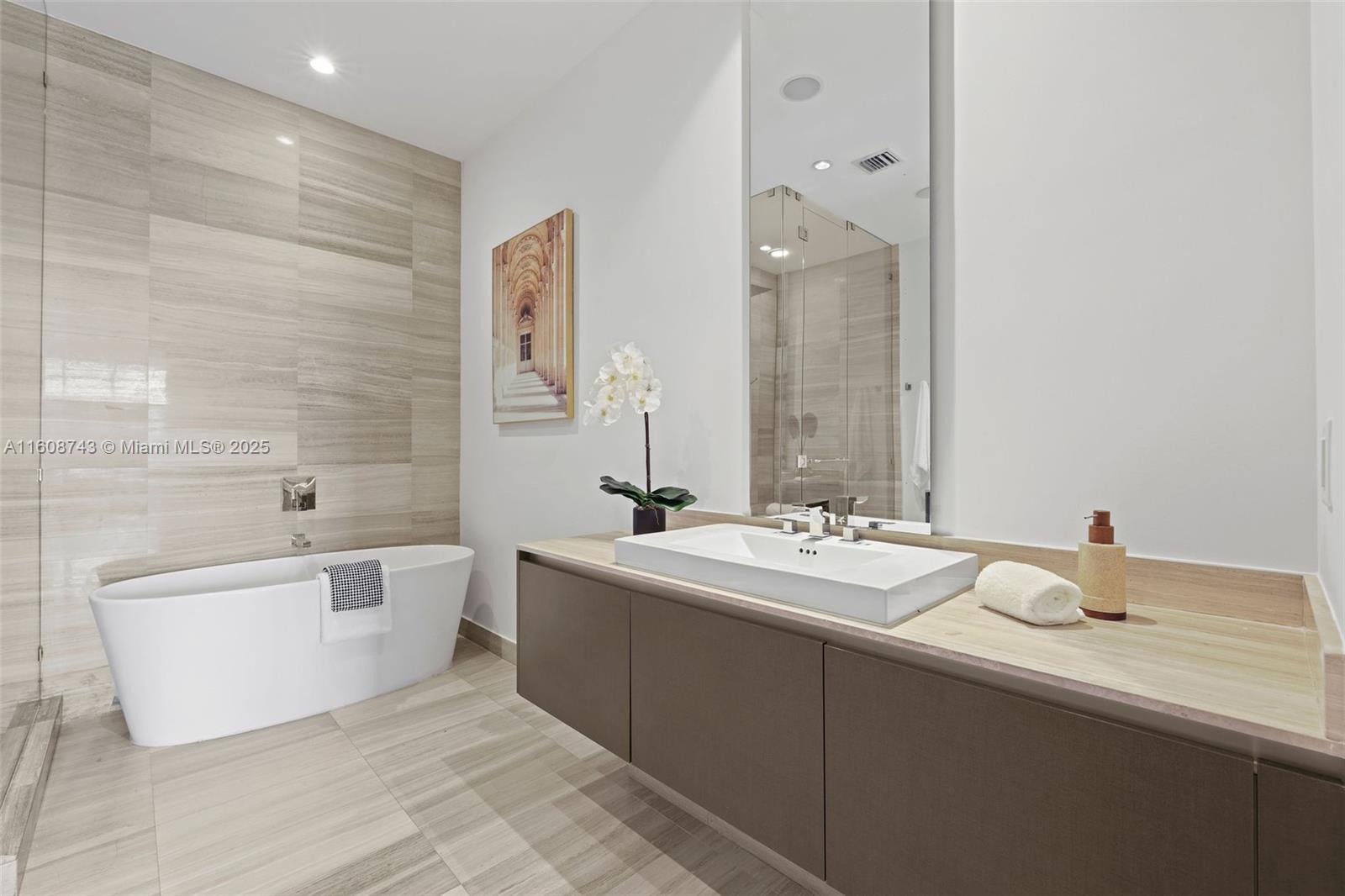 ECHO CONDO - Residential