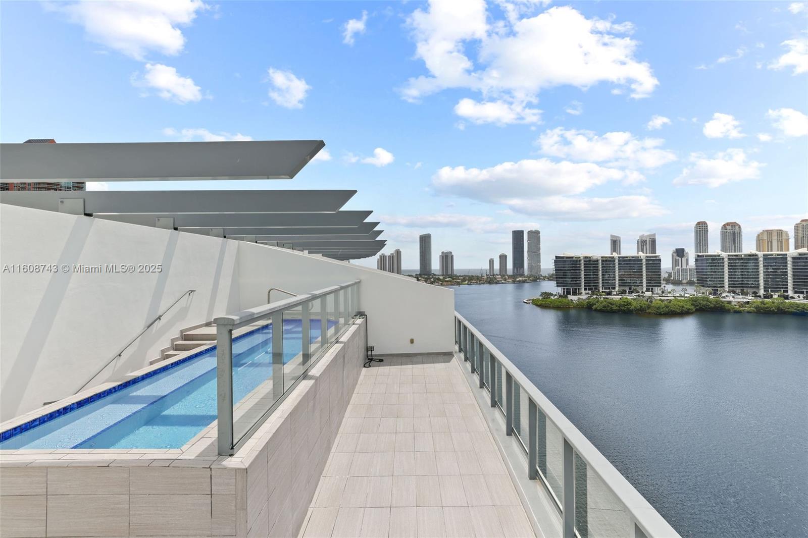 3300 NE 188th St UPH12 + Rooftop