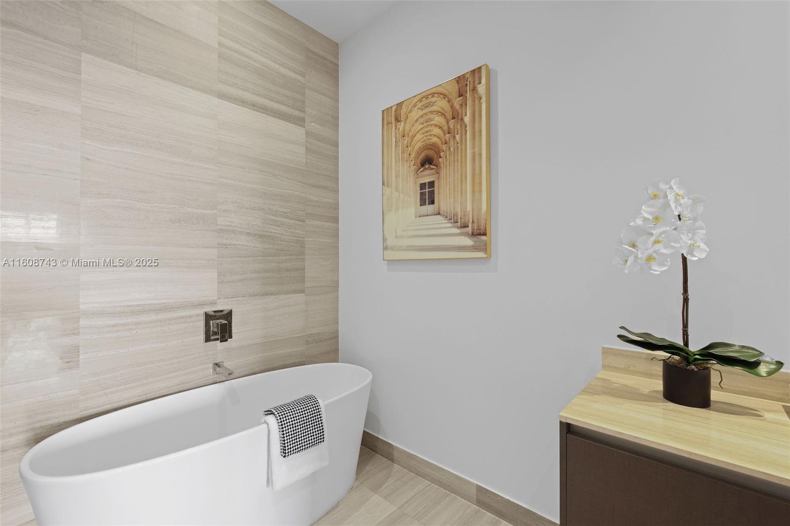 ECHO CONDO - Residential