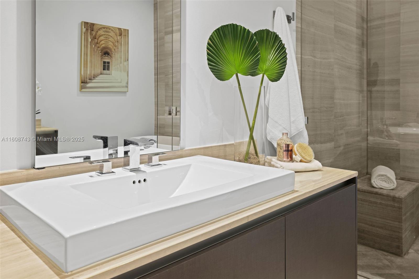 ECHO CONDO - Residential