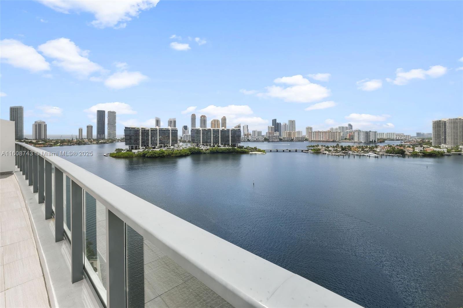 ECHO CONDO - Residential