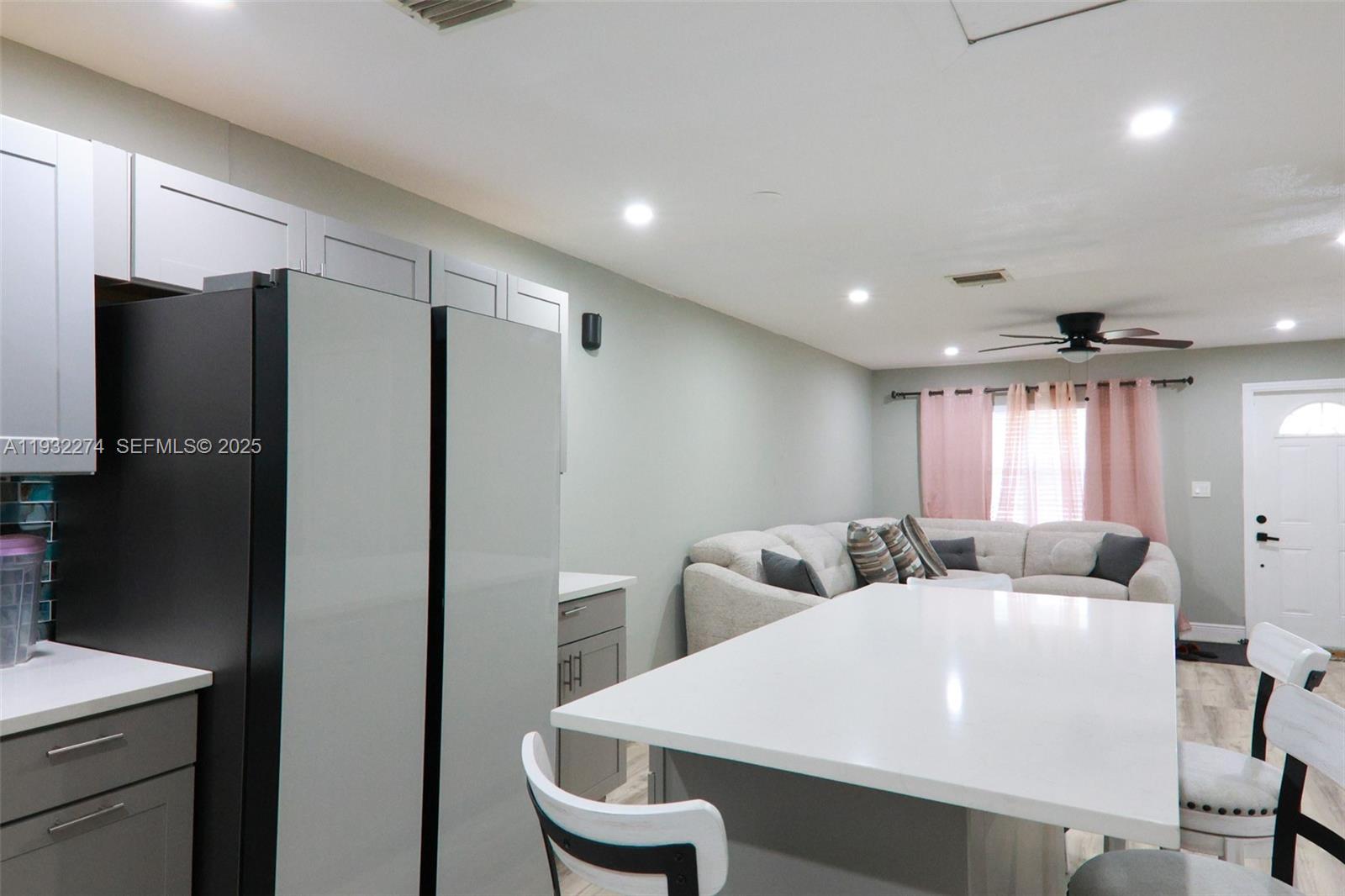 SUNSHINE VILLAS - Residential Lease