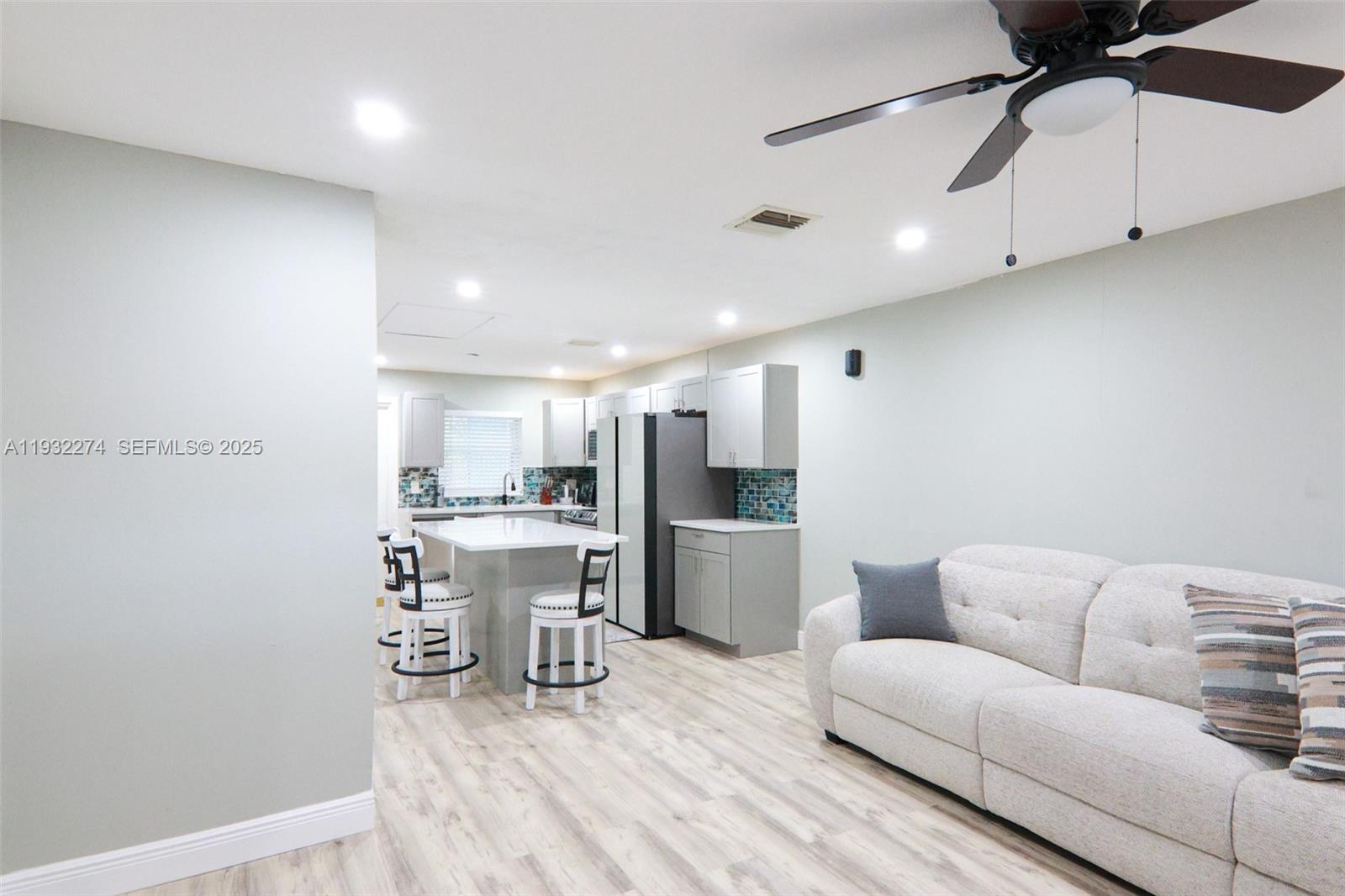 SUNSHINE VILLAS - Residential Lease