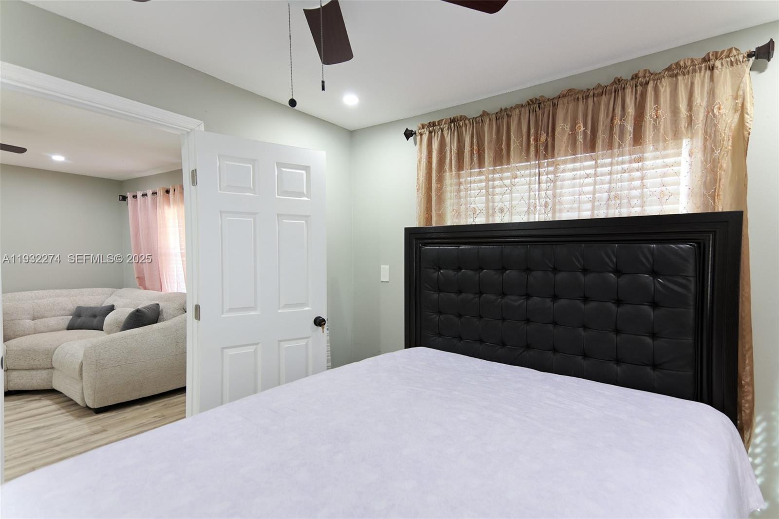 SUNSHINE VILLAS - Residential Lease