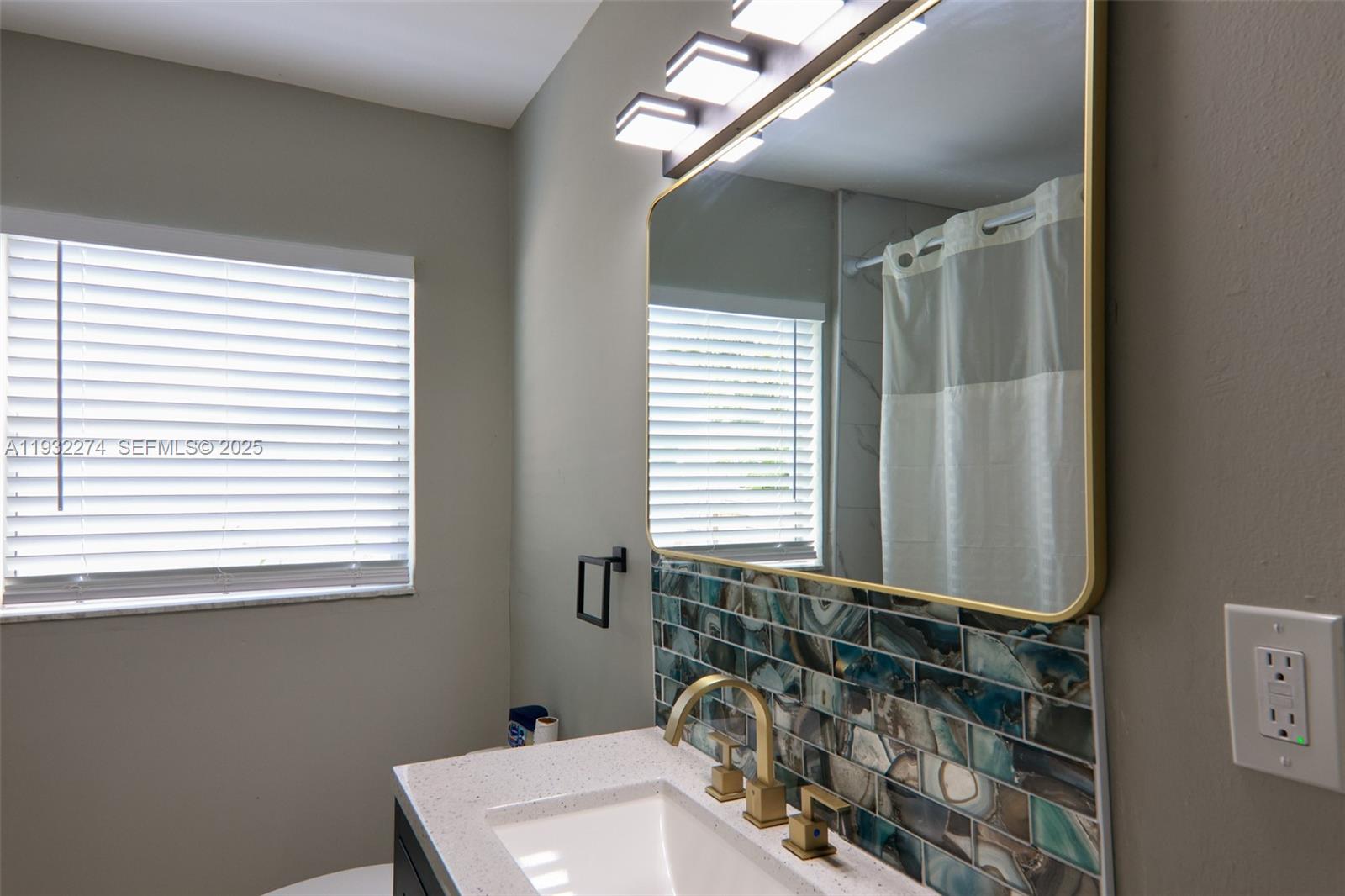 SUNSHINE VILLAS - Residential Lease