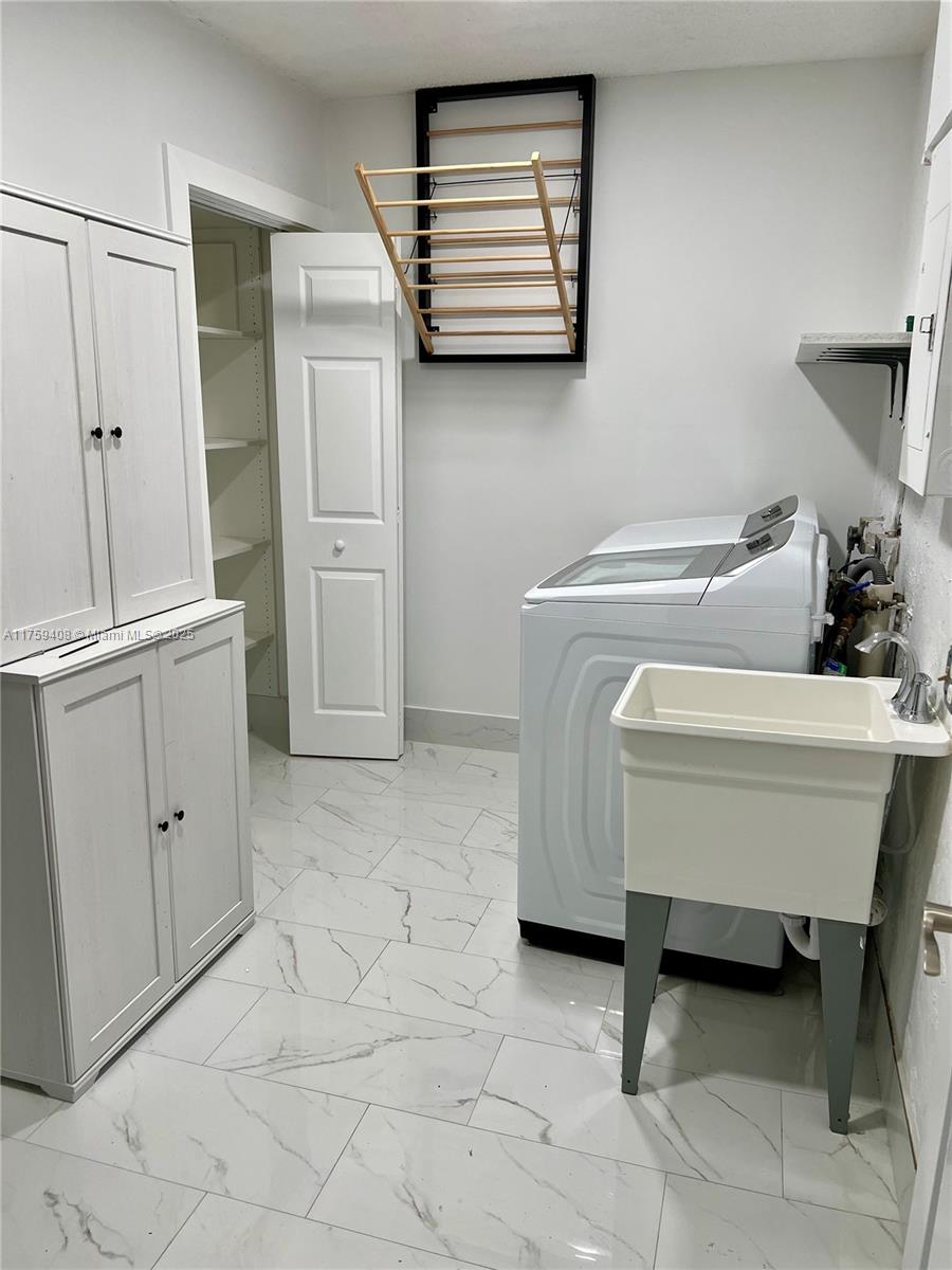 JUPITER VILLAGE - Residential Lease