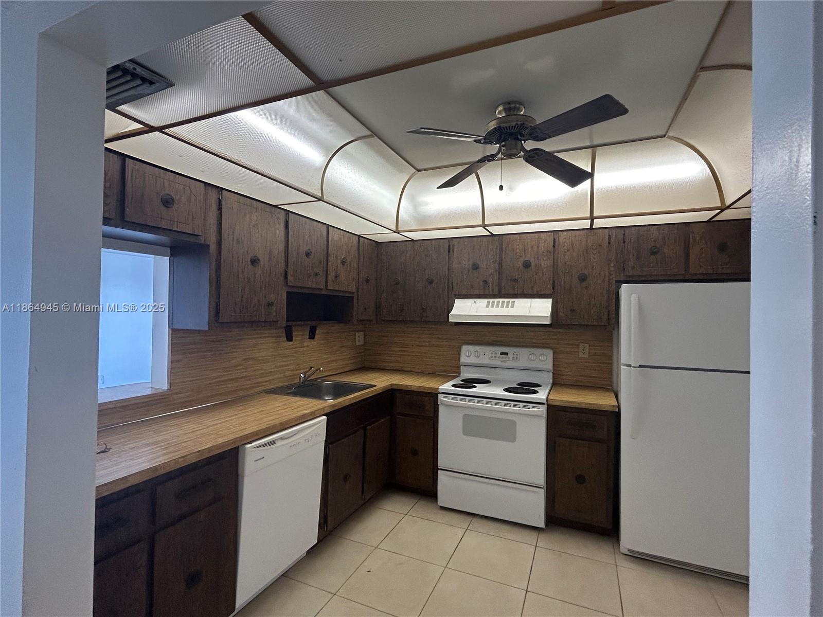 NEW LAND GARDENS CONDO - Residential