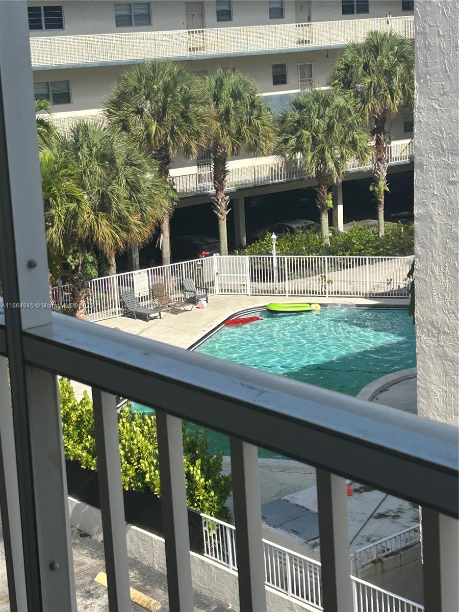 One Bedroom and 0ne and half bathroom is a good opportunity for investment, excellent location, this area has good service for public transportation and surrounded by schools areas. Located in the heart of highly sought-after North Miami Beach. This spacious and clear unit making it an ideal starter home or investment opportunity. Enjoy the community features a beautifully maintained pool area, perfect for relaxing under the Florida sun.
