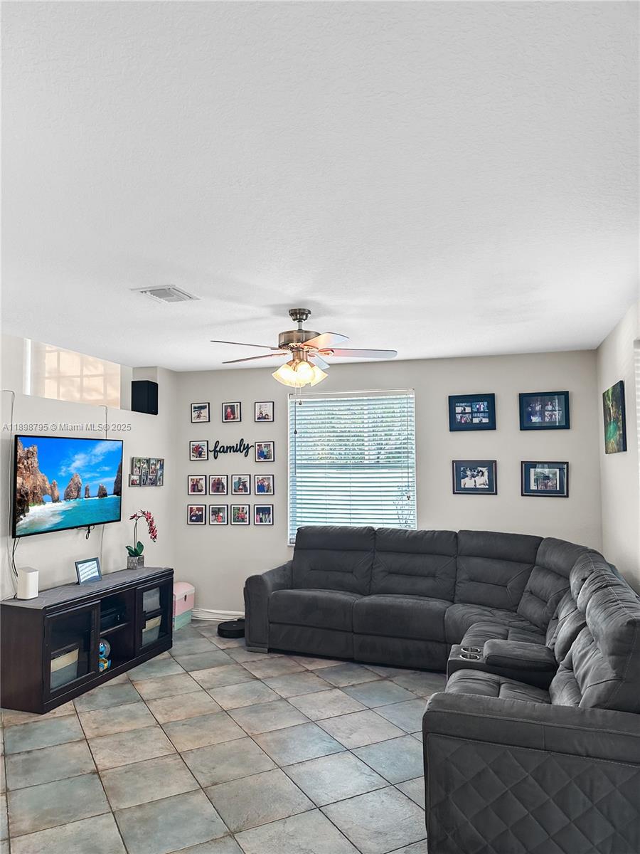 MADISON GREEN 1 PAR B - Residential