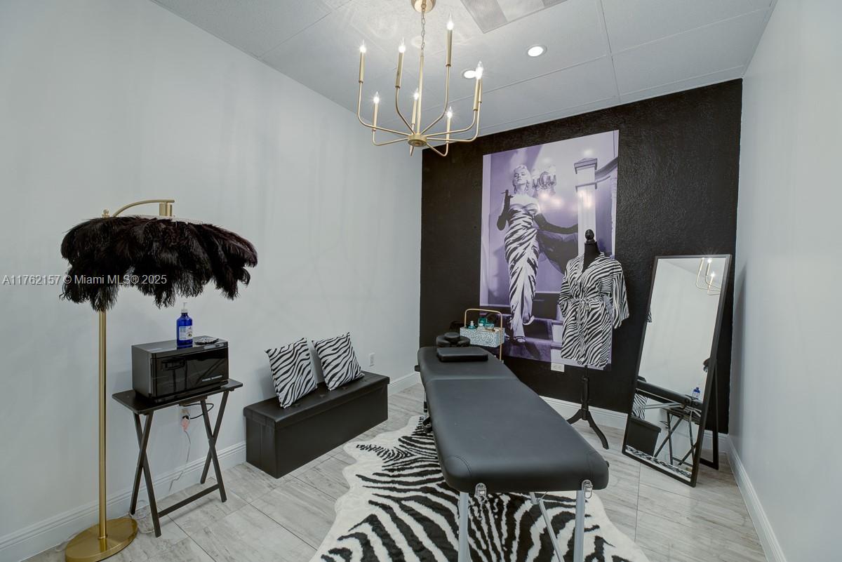 Are you a talented facialist or lash artist looking for the perfect space to grow your business?
Two suites are available at our Miracle Mile Location.
Rent your facial/eyelash room at one of the prestigious Forever Young locations and be your boss!
? Set your hours
? Access an established clientele
? Work in a luxurious and professional environment
? Benefit from over a decade of industry success at our 7 locations