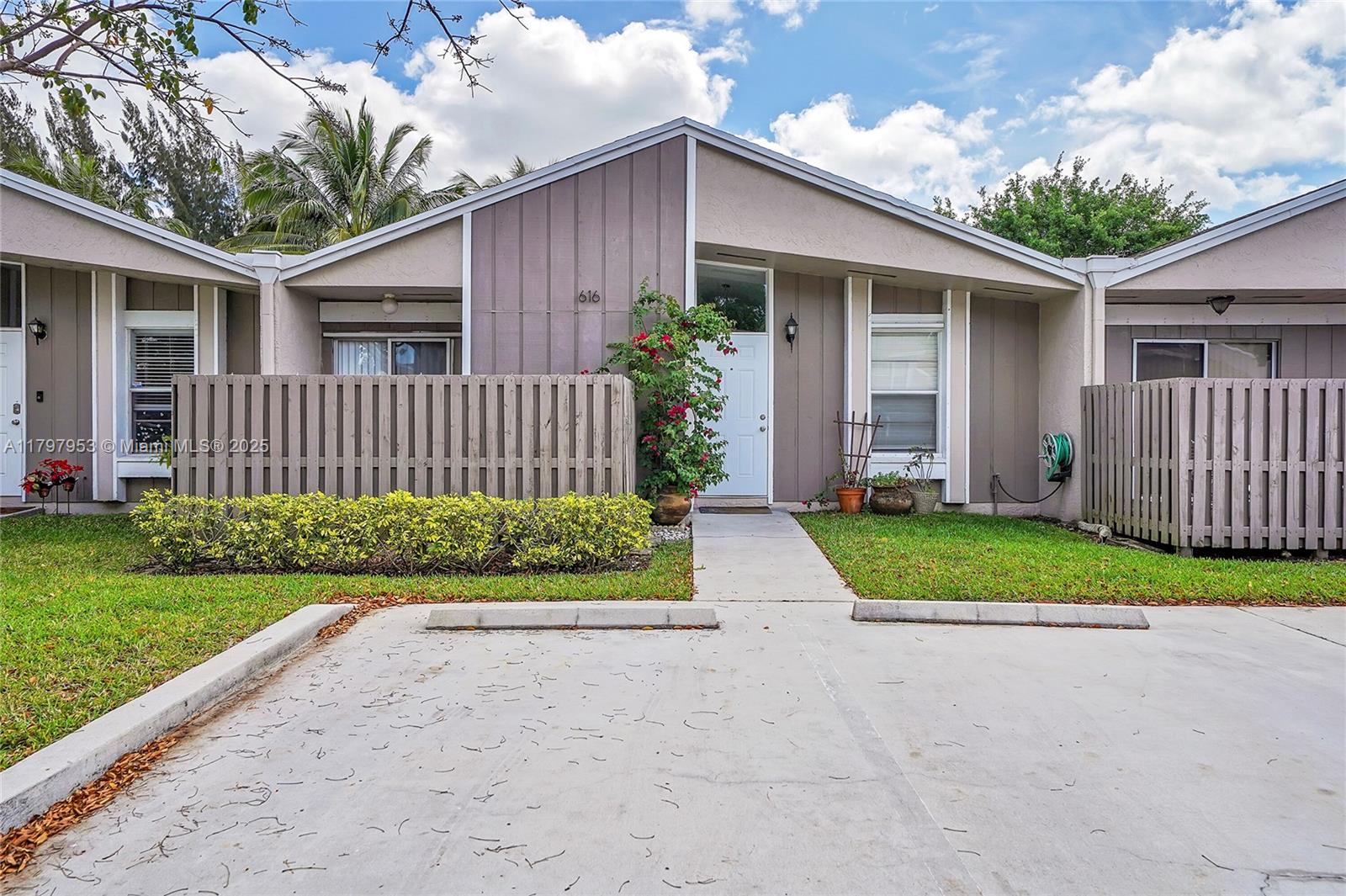 Rental Property at 616 Woodgate Cir D, Sunrise, Miami-Dade County, Florida - Bedrooms: 3 
Bathrooms: 2  - $3,300 MO.