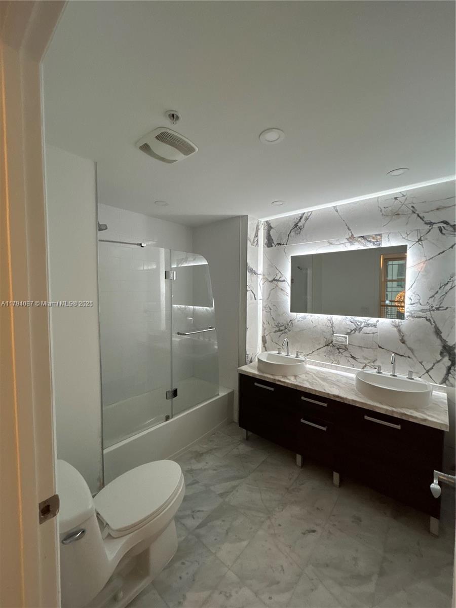 Rental Property at 244 Biscayne Blvd 640, Miami, Broward County, Florida - Bedrooms: 1 
Bathrooms: 2  - $2,800 MO.