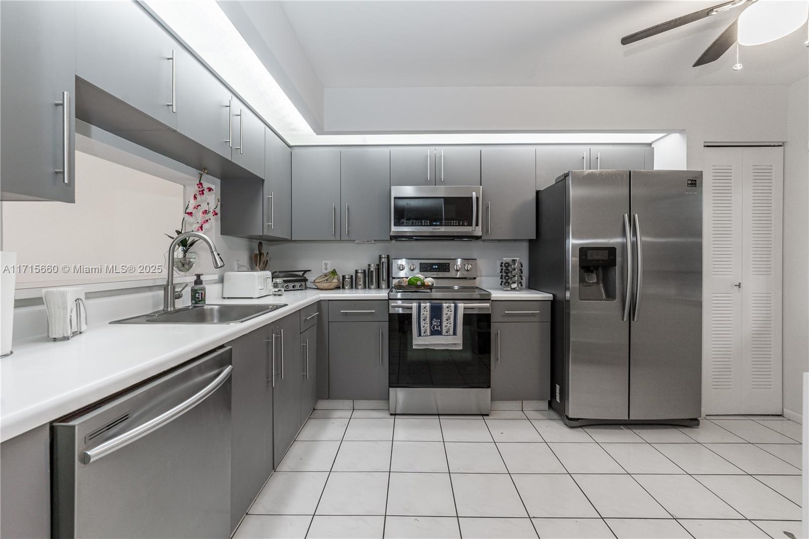 SUFFOLK AT CENTURY VILLAG - Residential