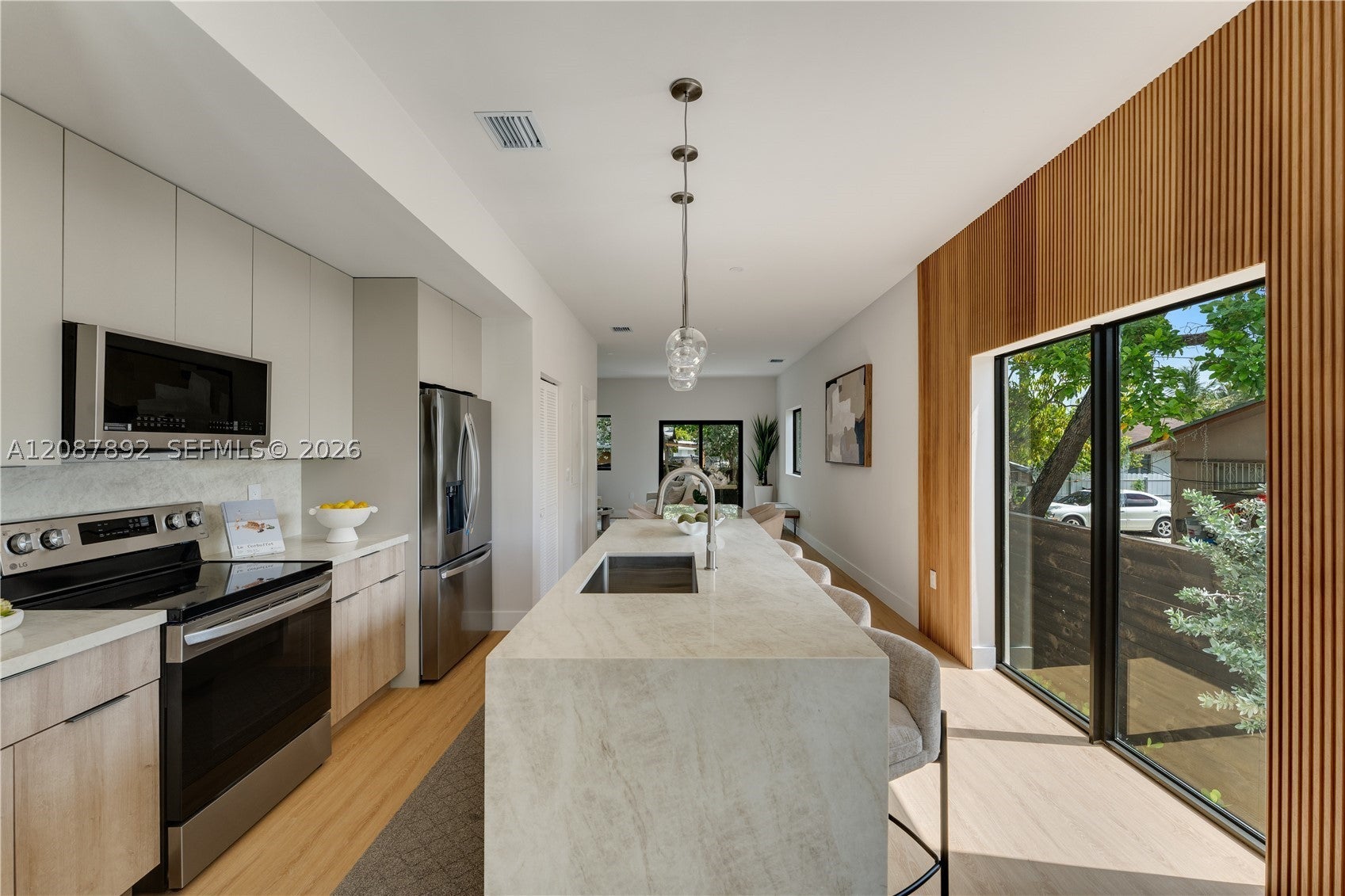 1917 NW 17th ST B, Miami, FL, 33125/$750,000 4 1917 NW 17th ST B