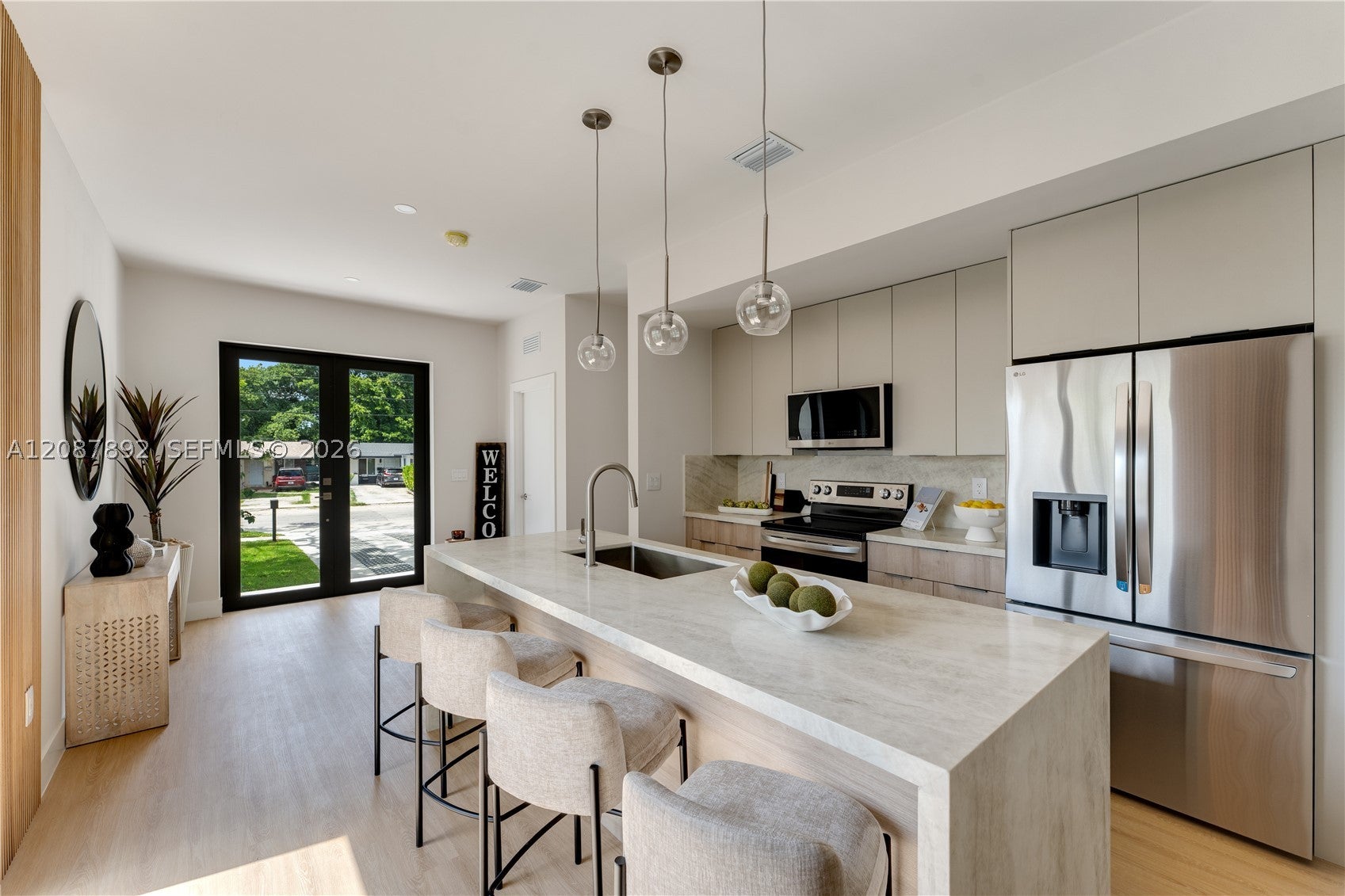 1917 NW 17th ST B, Miami, FL, 33125/$750,000 2 1917 NW 17th ST B