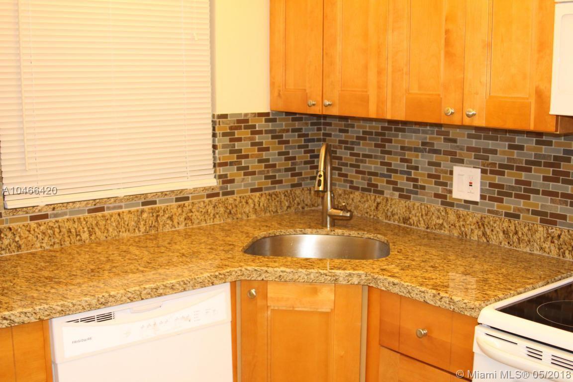 APPLEWOOD VILLAGE 1-D CON - Residential