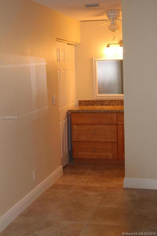 APPLEWOOD VILLAGE 1-D CON - Residential