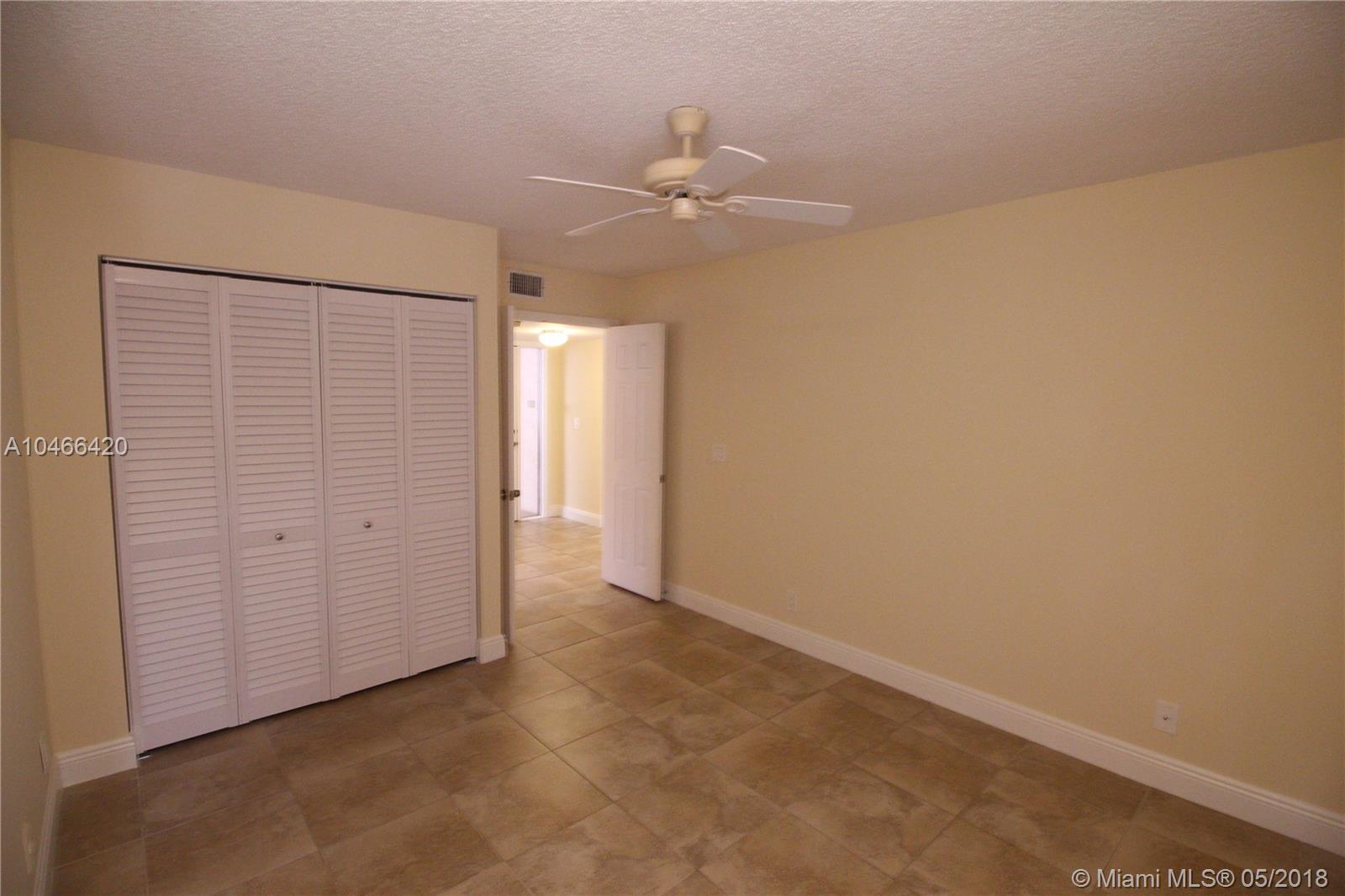 APPLEWOOD VILLAGE 1-D CON - Residential