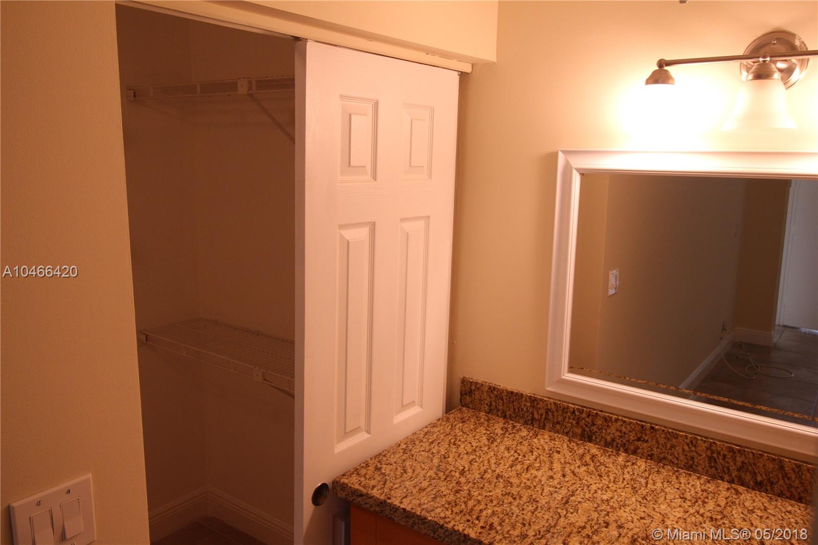 APPLEWOOD VILLAGE 1-D CON - Residential