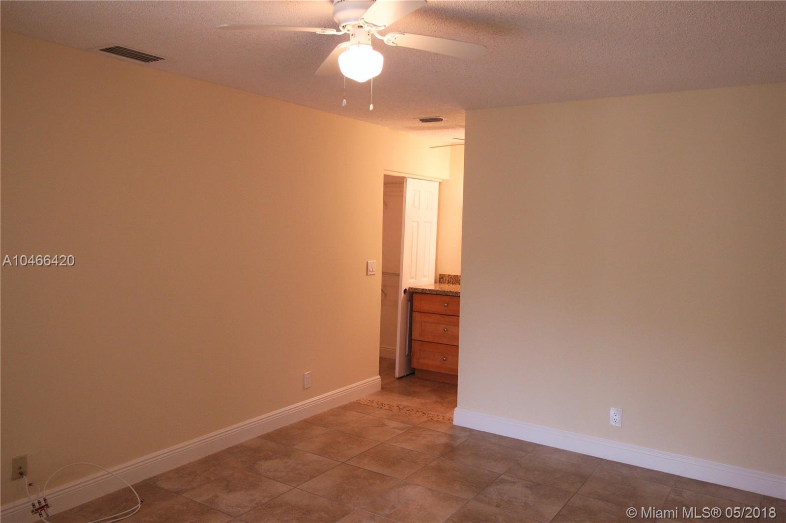 APPLEWOOD VILLAGE 1-D CON - Residential