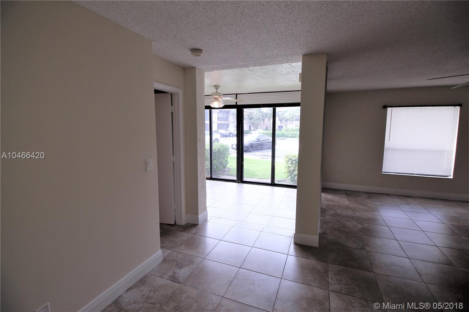 APPLEWOOD VILLAGE 1-D CON - Residential