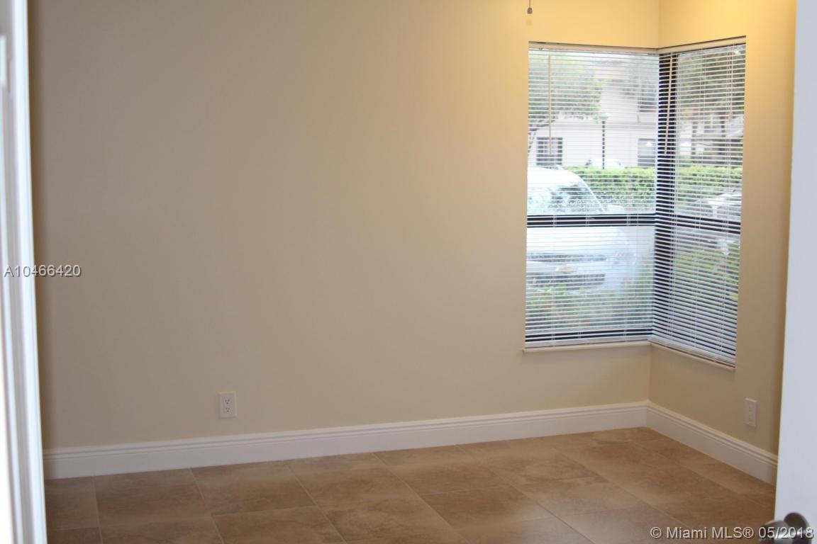 APPLEWOOD VILLAGE 1-D CON - Residential