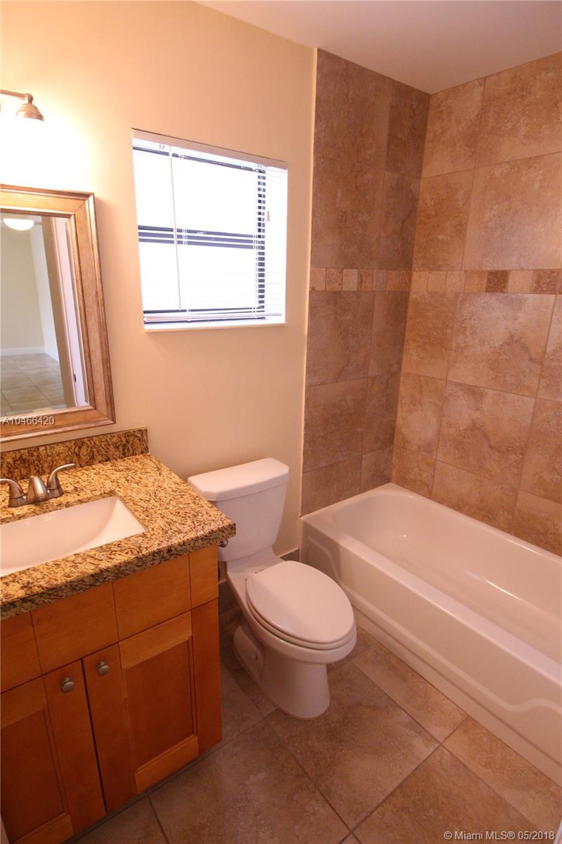 APPLEWOOD VILLAGE 1-D CON - Residential