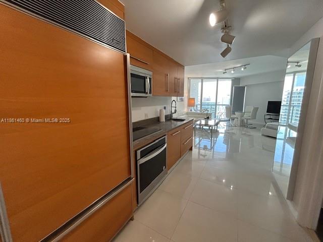 ICONBRICKELL CONDO NO 1 - Residential Lease