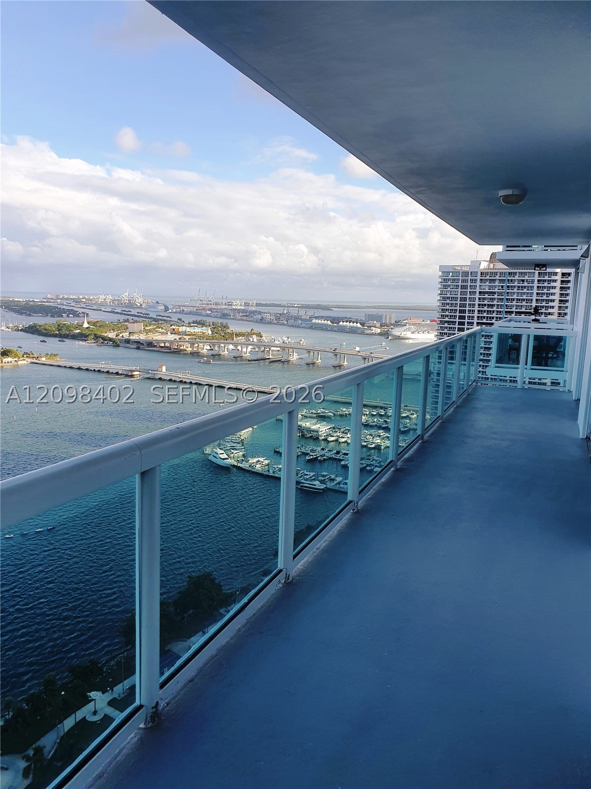 1800 N Bayshore Dr 3405, Miami, FL, 33132/$849,000 1 1800 N Bayshore Dr 3405