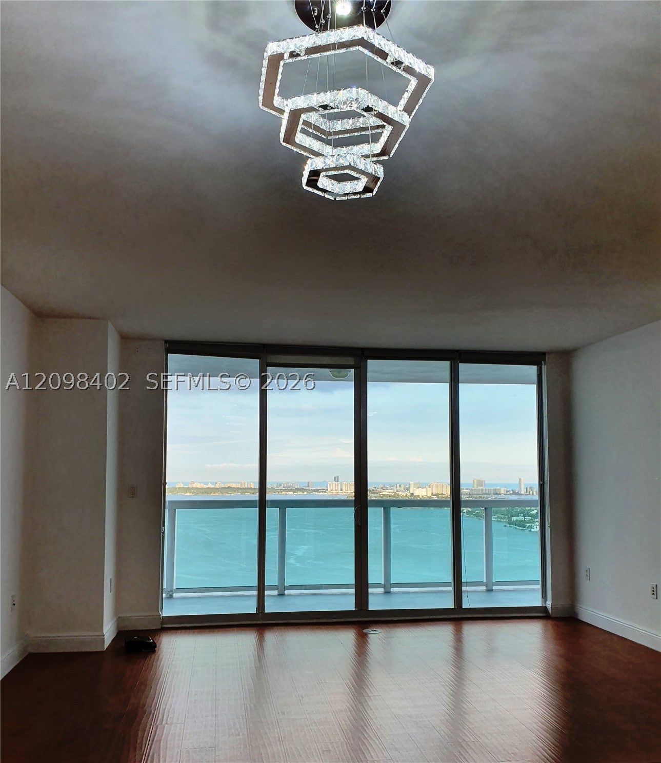 1800 N Bayshore Dr 3405, Miami, FL, 33132/$849,000 3 1800 N Bayshore Dr 3405