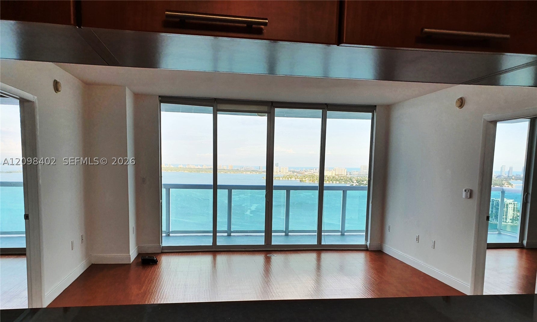 1800 N Bayshore Dr 3405, Miami, FL, 33132/$849,000 2 1800 N Bayshore Dr 3405