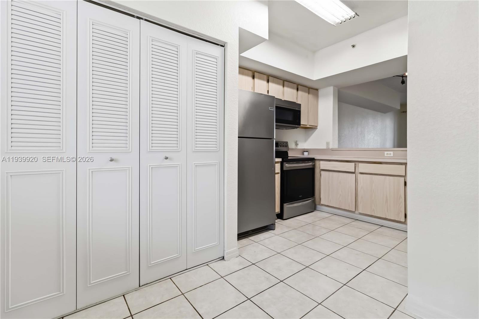 VILLAS DE TUSCANY CONDO - Residential Lease
